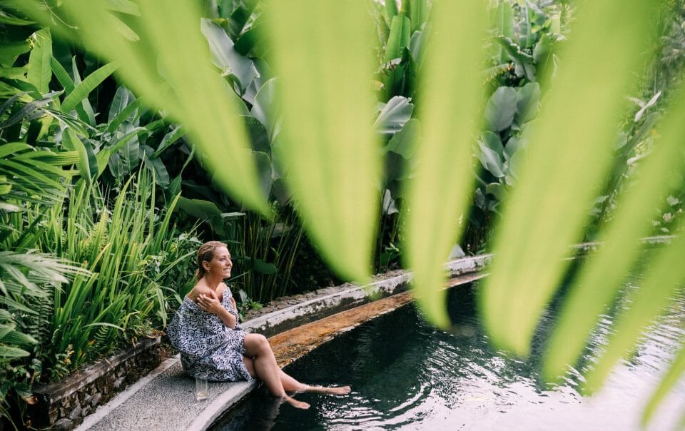 plants that are good around pools