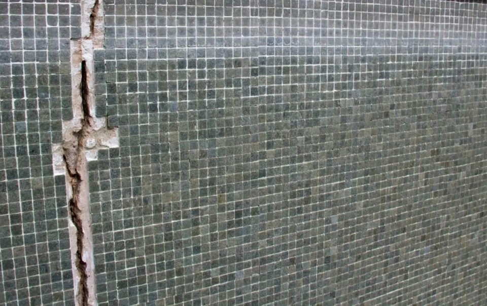 fiberglass pool cracks